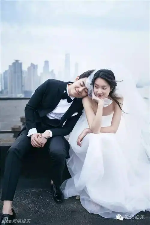 港真,婚纱照这种除了追求美美美之外,加上自己的创意和个性还是更锦