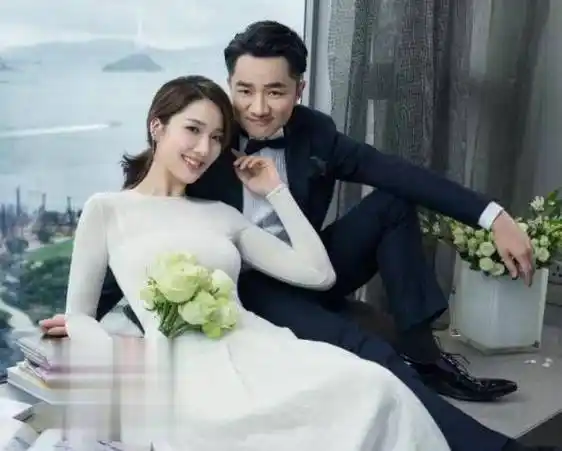 李亚男嫁给王祖蓝也不吃亏,王祖蓝参加节目《百变大咖秀》,《奔跑吧!