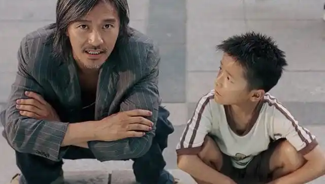 《长江七号》小迪想买玩具,农民工星爷的这个动作,我哭了