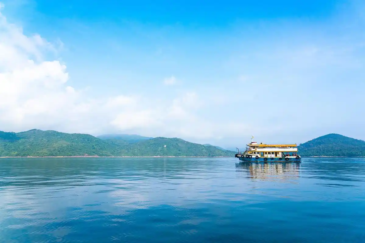 江南山水之冠 庐山西海景区位于江西九江市庐山区,是庐山风景名胜区的