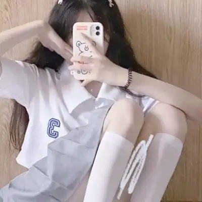 干净白色系气质女生头像
