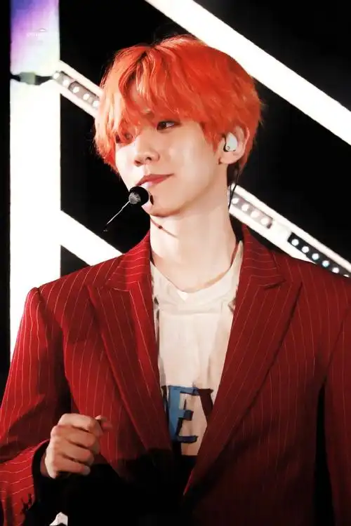 边伯贤wkorea三月刊封面