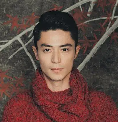 霍建华红毛衣背头发型演绎暖男气质_霍建华时尚成熟的发型盘点