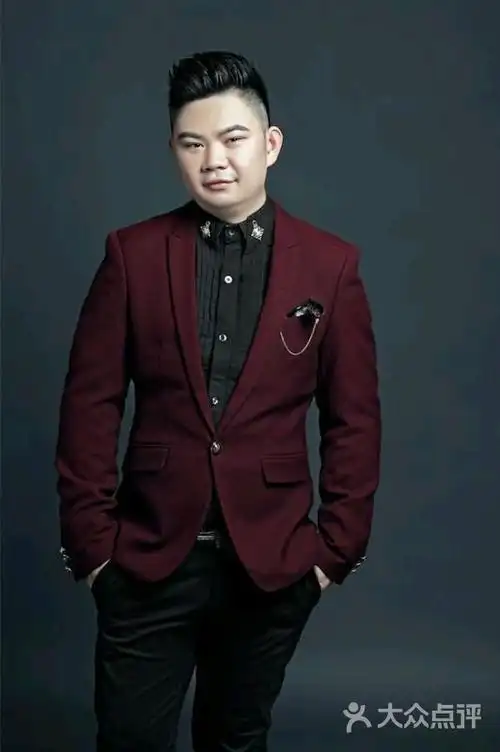 本来我和老公属于不爱笑安静型的,所以动作会不协调,但是拍出来的片子