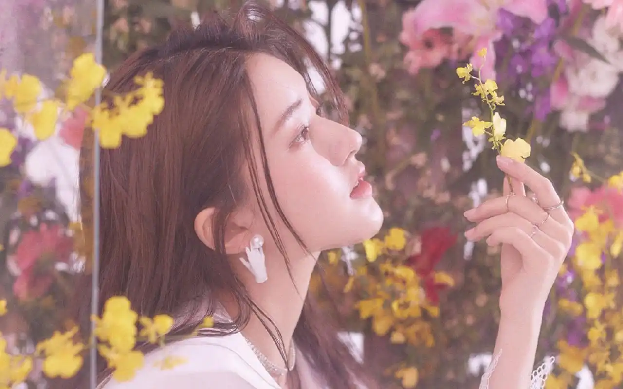 赵露思优雅迷人写真桌面壁纸