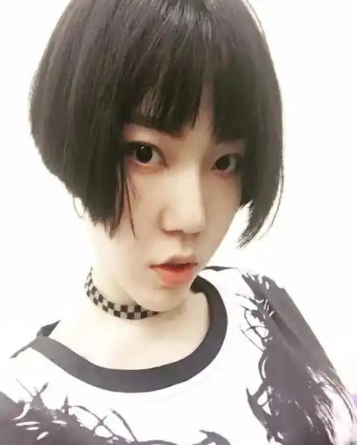 吴莫愁短发惊艳全场,没有搞怪造型,原来她可以这么美!