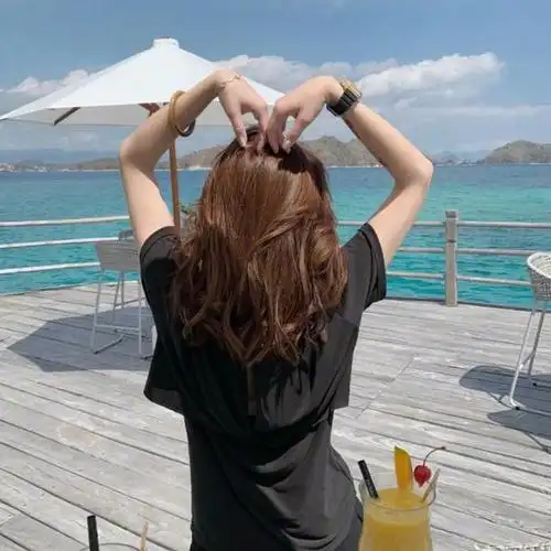 治愈系甜美女生背影头像