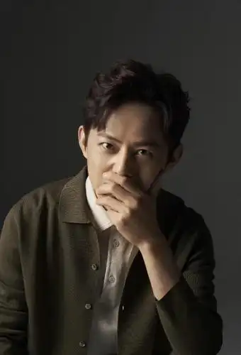 张智霖,脸上的小酒窝还是给人一种稚嫩亲切感,如此充满雄性魅力的男神