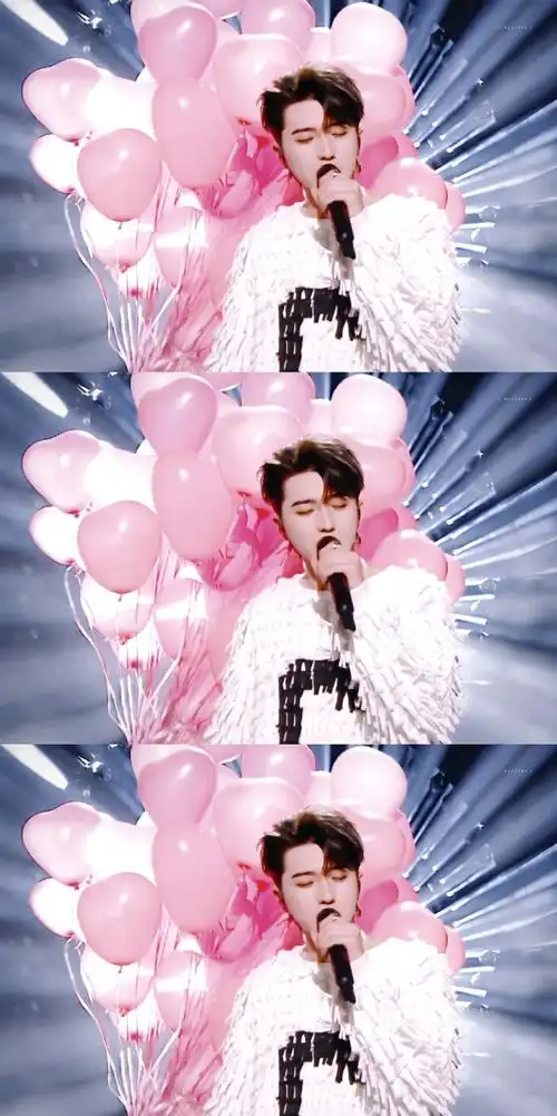 蔡徐坤新歌hugme舞台好梦幻##蔡徐坤白色流苏卫衣造型