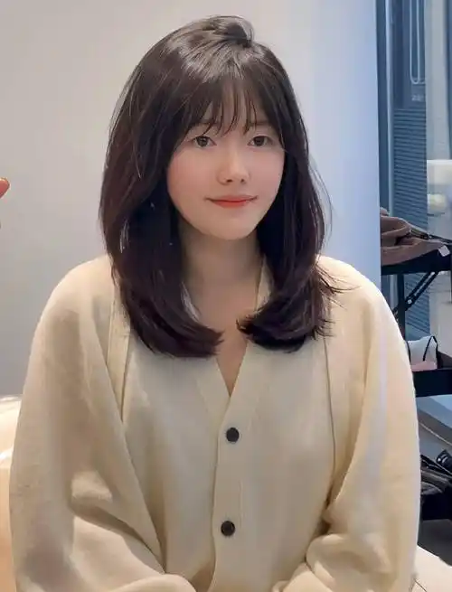 2024流行"c型卷"烫发,中长发留超级美!_发型_什么_侵权