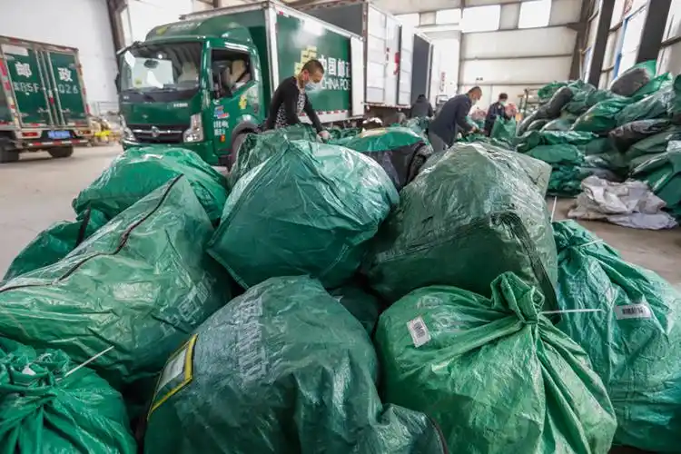 "五一"假期全国揽投快递包裹近26亿件