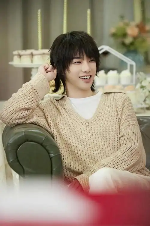 华晨宇萌探2花式角色扮演,帅气又养眼!