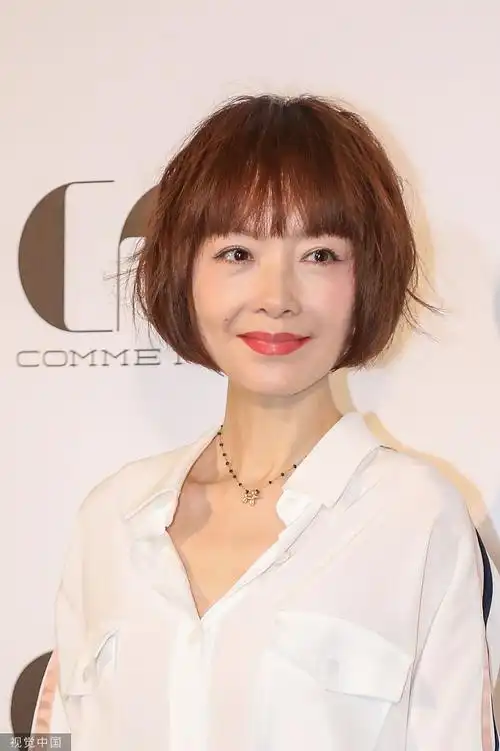 鲁豫bobo头在线教学减龄穿搭法 优雅迷人散发职场女性魅力