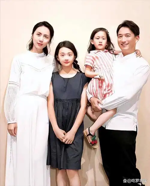 孙莉被黄磊追到手的时候才17岁看了旧照后才知道黄磊有多幸福