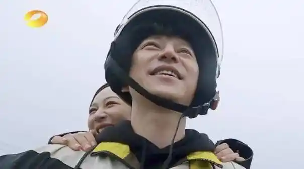 特意为杨紫准备床单,床单颜色太用心了_张子_张艺兴_协作