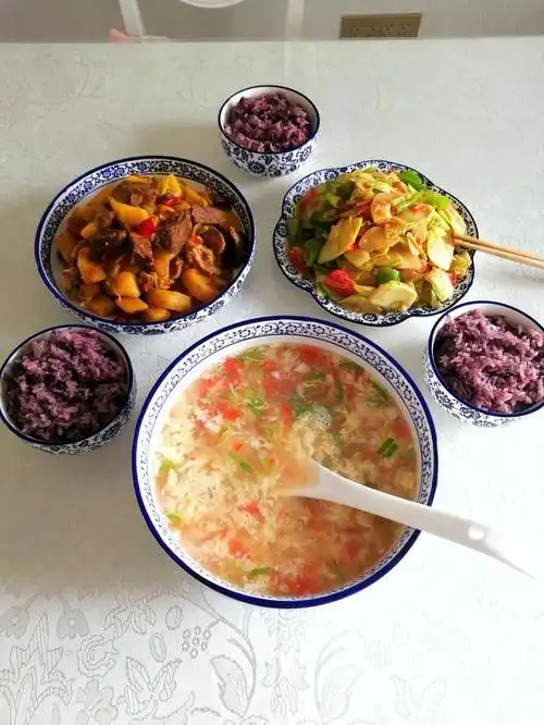 放假宅家里用心做饭菜,看我家四天的午餐,虽然不豪华,但是温馨