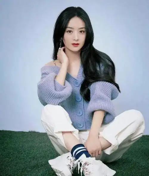 最热女星,赵丽颖夏季穿搭,搭配不一样的夏天!太美了