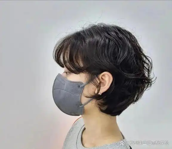 夏天唯美好看的法式烫超短发,清爽干净的发风,让人流连忘返.