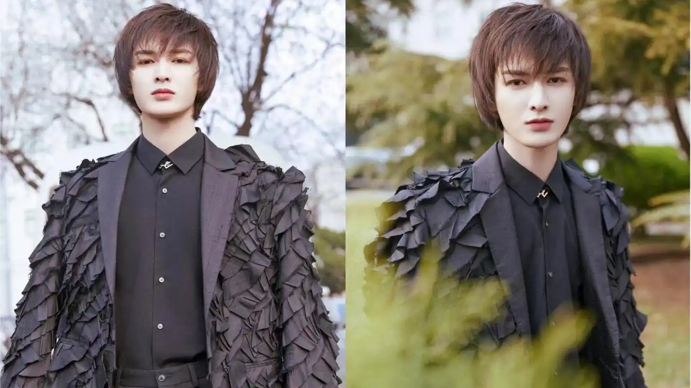 朱正廷一袭黑色套装 帅气迷人!