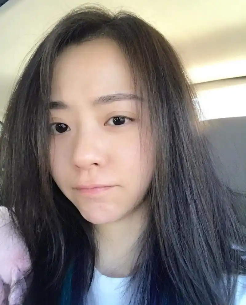 张靓颖新的自拍照来了,这长睫毛真好看!