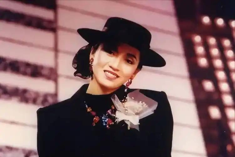 梅艳芳的靠山到底是谁?曾被14k堂主公然掌掴,对方没活过五天