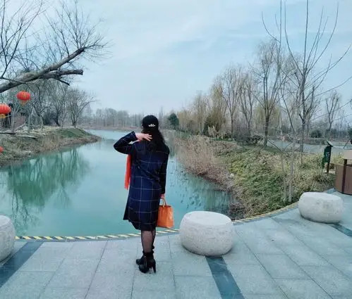 其它 背影 写美篇假如没人问我生于何年, 我真的忘记已人到中年.