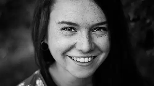 脸上有雀斑的女孩黑白图片 其他人物,女孩,五官特写,人物表情,黑白照