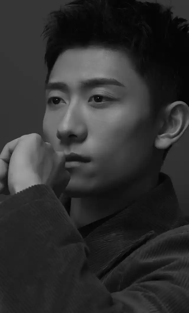 「锁屏壁纸」痞帅张一山无水印手机壁纸 有人表白吗