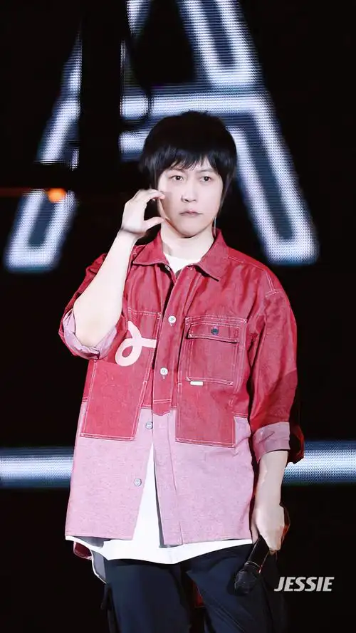 阿信超话#五月天广州##五月天诺亚方舟复刻限定版演唱会##阿信跳舞了