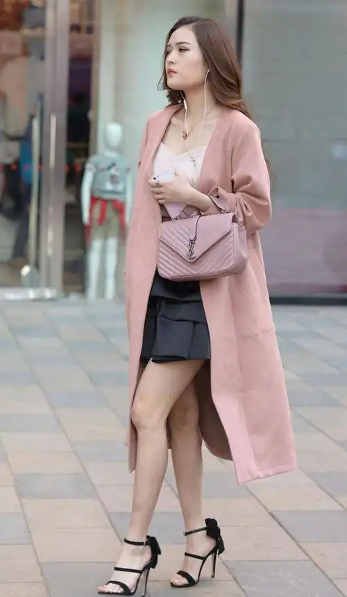 穿裙子,美女搭配一件呢子大衣,保暖御寒还特别有档次|风衣|秋装_网易