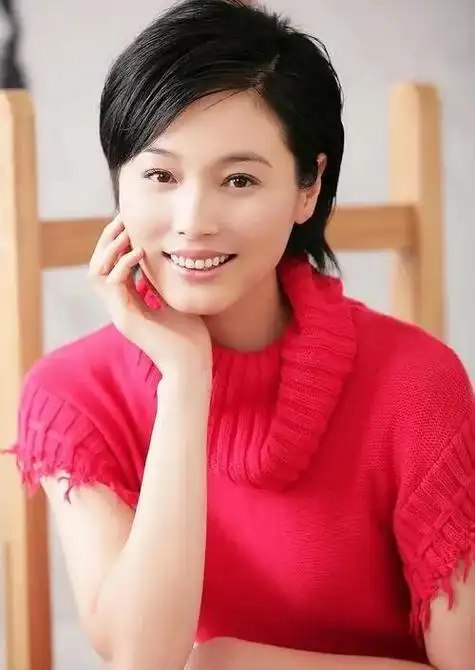 演员张延,在剧组意外怀孕,女儿比她还漂亮