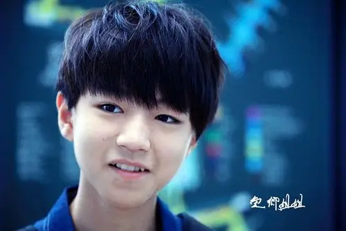 王俊凯的逆天睫毛的照片 - 微相册