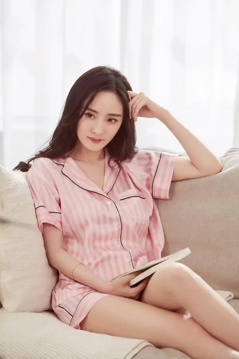 抬眼遇见微笑 一组睡衣小幂,性感又可爱 睡个好觉哦 晚安杨幂  晚安胖