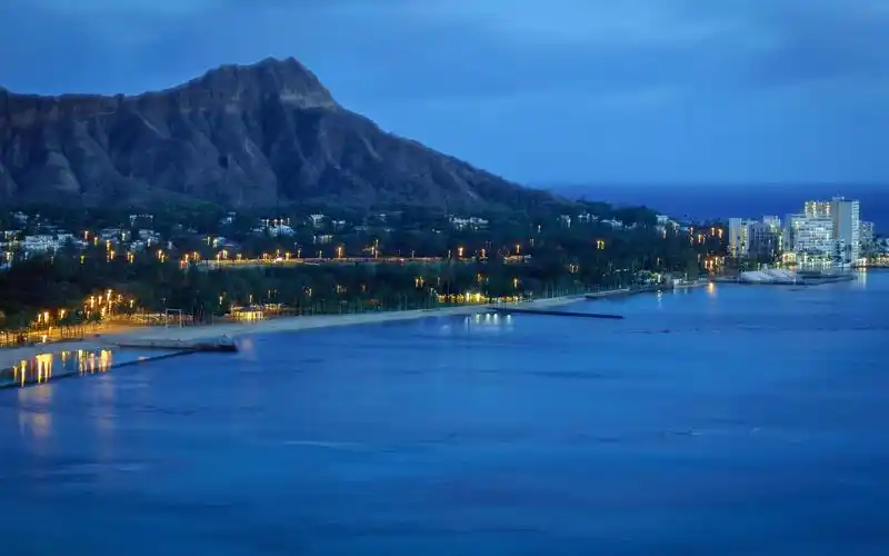 钻石头美国海岸海房子夜晚灯