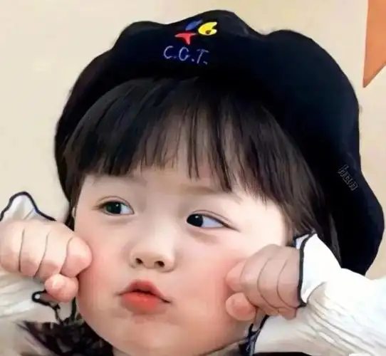 表情包嘟嘴丸子妹