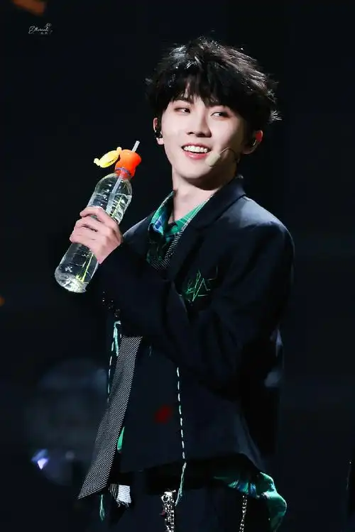 马嘉祺叁重楼暨出道四周年演唱会