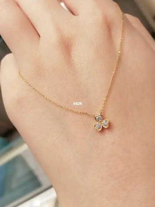 周大福钻石项链