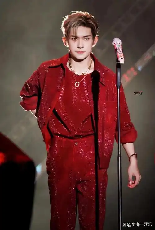 易烊千玺恋情曝光?这个让人们都羡慕的女生究竟是谁