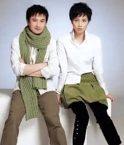 刘若英卷入争家产丑闻!曾被指插足黄磊婚姻,嫁富豪老公后分房睡10年