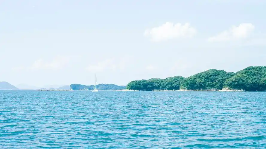 仿佛海风吹拂脸颊清爽舒适,这是51贴图网为你准备的电脑桌面壁纸,愿你