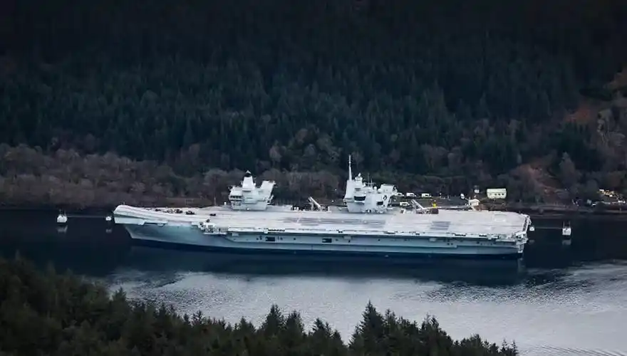 英国伊丽莎白女王号航母发生火灾