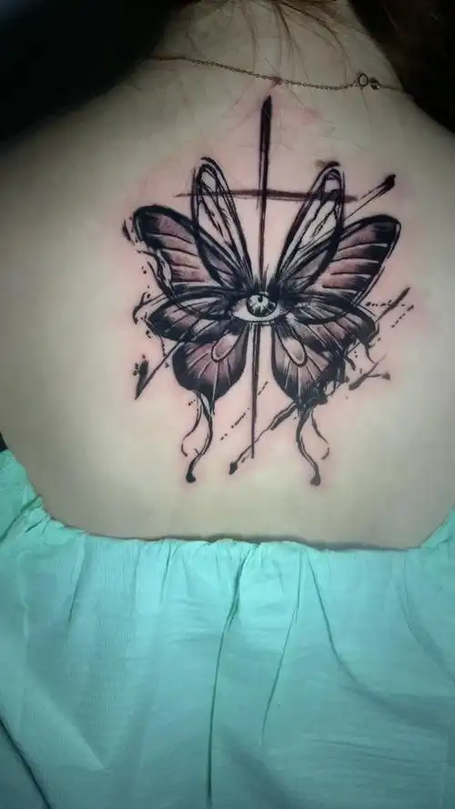 温岭纹身后背清新小蝴蝶