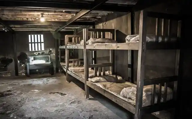 1975年功德林战犯陈士章被特赦移居美国后晚年过得怎样