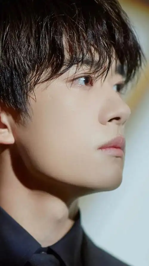 手机壁纸易烊千玺