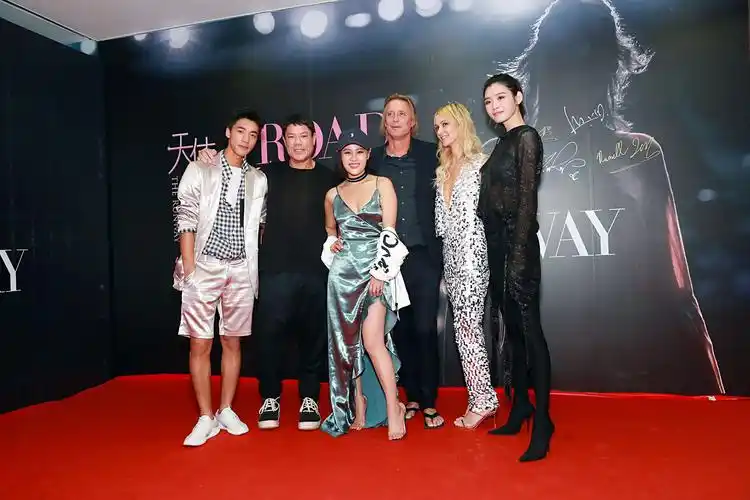 吉乌此沙参加天使之路终场大秀返回搜狐,查看更多