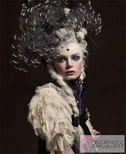 复古风宫廷盘发 优雅高贵宛如王后