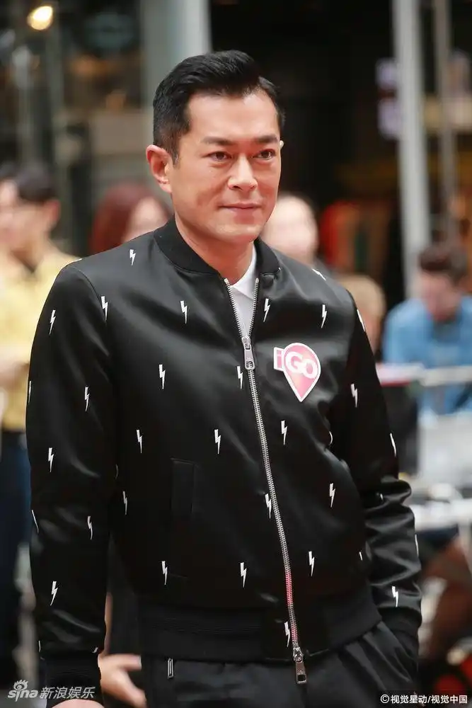 组图:古天乐西装帅气出席活动 否认主持金像奖_高清图集_新浪网