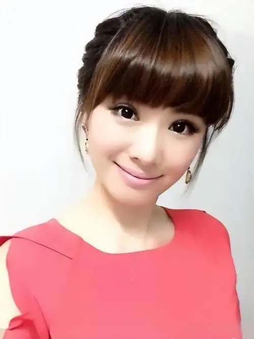 东方卫视万蒂妮:曝光2次离婚,还带女儿净身出户,本人正面答复