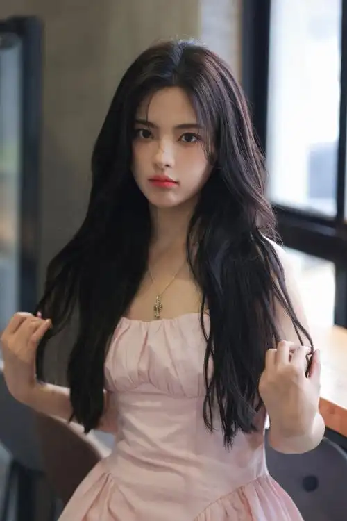 秦昊与女子握手成绯闻,贾乃亮抱杨超越无人问津,两者有何不同?