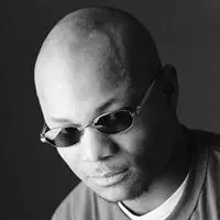 光头墨镜男头像图片 霸气光头男士戴墨镜头像_微信头像图片大全